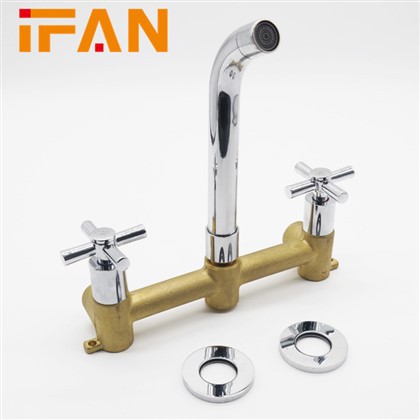 Zilveren badkamer badkraan